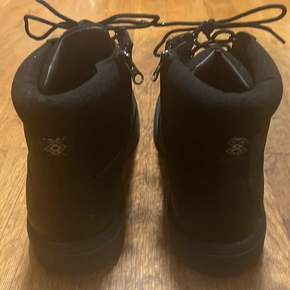 UGG MEN display picture 1